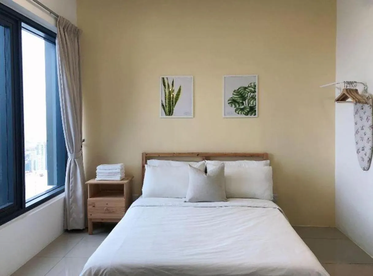 Tropicana 218 Macalister Netflix Seaview George Town Daire