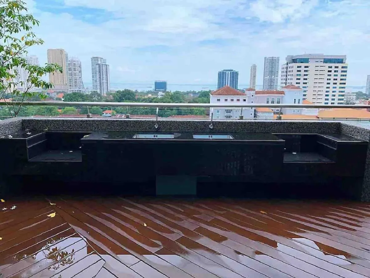 Daire Tropicana 218 Macalister Netflix Seaview George Town